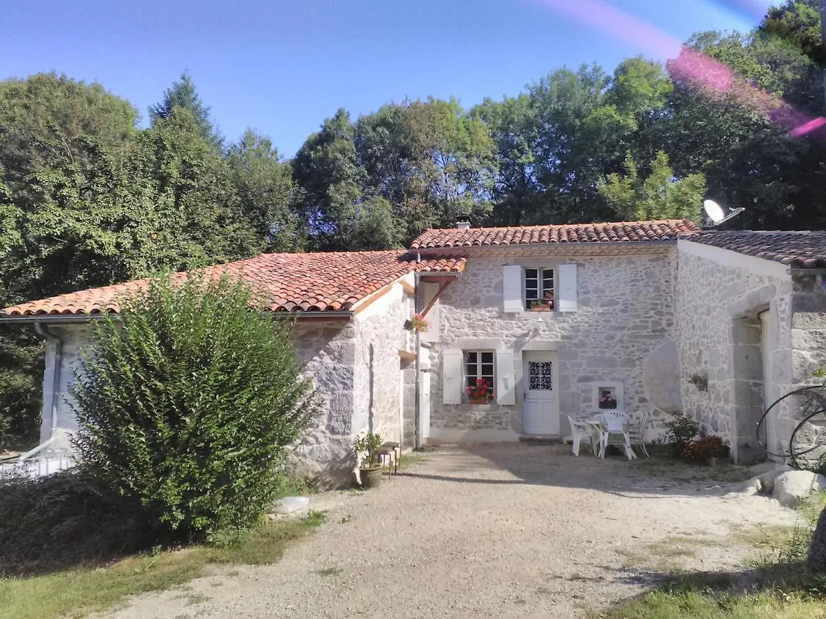 Holiday home Gite Le Coumis 1370 Saint-Salvy-de-la-Balme
